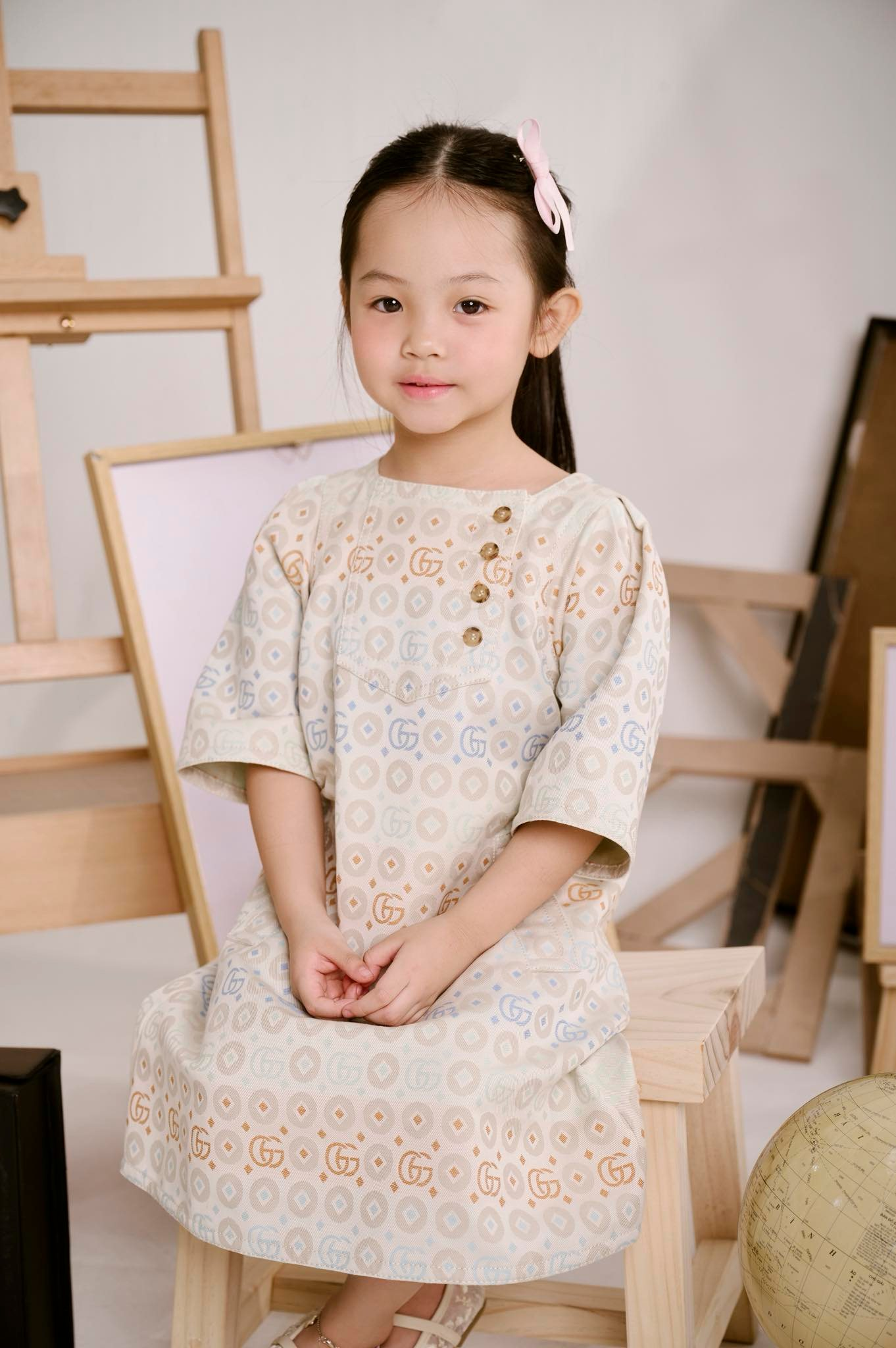 Ái nữ nhà đại gia Cường Đô La: Mới 6 tuổi đã biết phụ mẹ chăm em, có nét "mỹ nhân" ngay từ nhỏ- Ảnh 5.