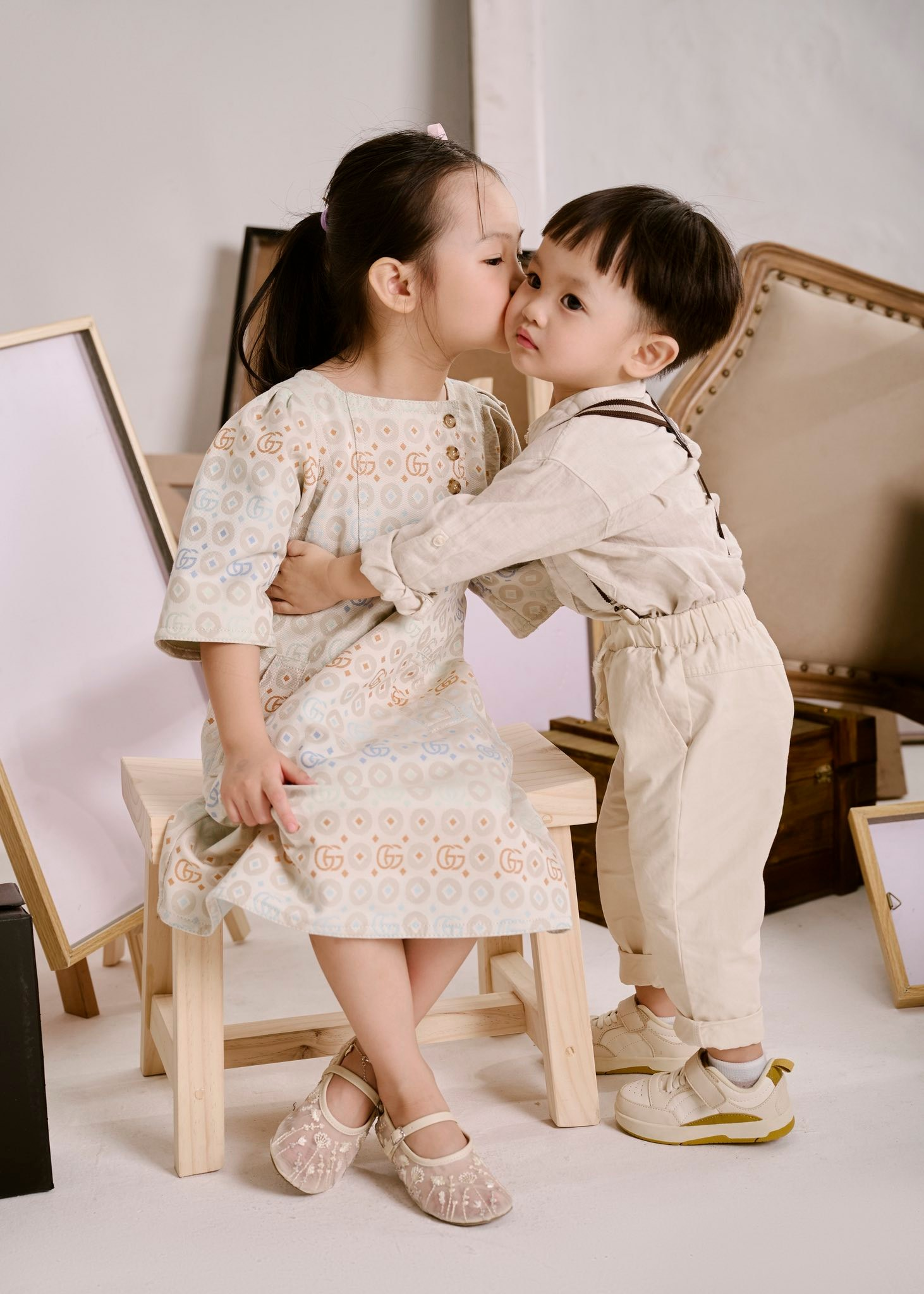 Ái nữ nhà đại gia Cường Đô La: Mới 6 tuổi đã biết phụ mẹ chăm em, có nét "mỹ nhân" ngay từ nhỏ- Ảnh 6.