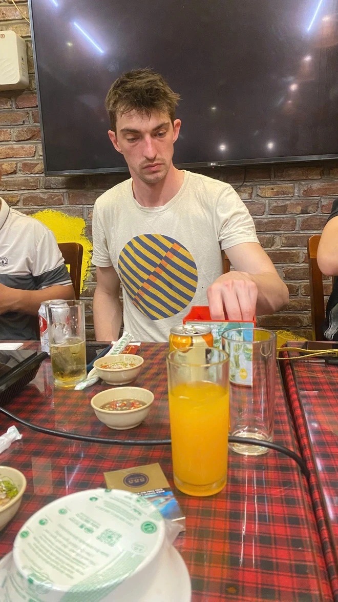 Khách Tây đi lạc ngã xuống vực ở Lạng Sơn, mắc kẹt 1 đêm, cảnh tượng sáng hôm sau khiến người dân e dè- Ảnh 5.