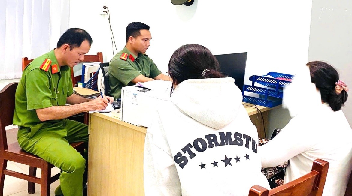 Công an lên tiếng trước thông tin "cháu bé bị 2 thanh niên bắt cóc ở Đồng Nai"- Ảnh 2. Công an lên tiếng trước thông tin "cháu bé bị 2 thanh niên bắt cóc ở Đồng Nai"- Ảnh 2.