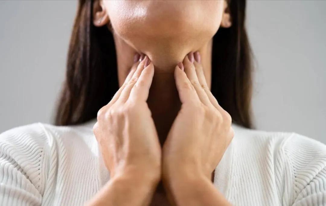 Cô gái 26 tuổi đau họng vào viện nhưng 1 tiếng sau qua đời, bác sĩ cảnh báo: “Đừng xem nhẹ biểu hiện giống cảm cúm, viêm họng”- Ảnh 1.