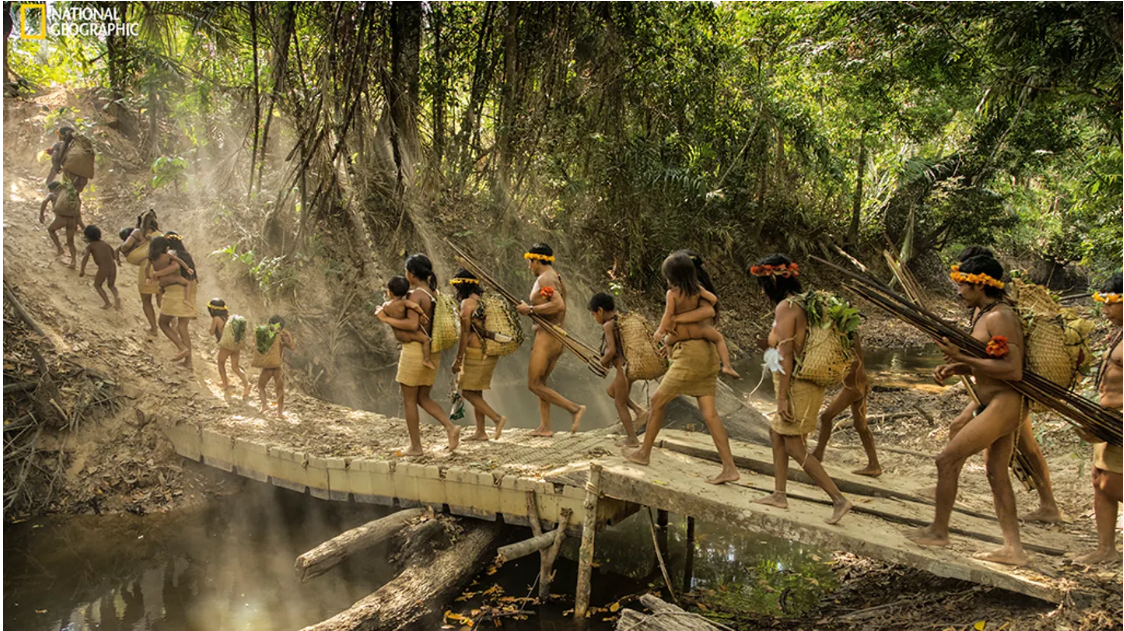Bộ tộc biệt lập nhất ở Amazon khiến thế giới ngỡ ngàng với hình ảnh người trẻ dùng smartphone nhoay nhoáy- Ảnh 3. Bộ tộc biệt lập nhất ở Amazon khiến thế giới ngỡ ngàng với hình ảnh người trẻ dùng smartphone nhoay nhoáy- Ảnh 3.