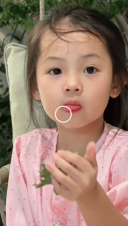 Ái nữ nhà đại gia Cường Đô La: Mới 6 tuổi đã biết phụ mẹ chăm em, có nét "mỹ nhân" ngay từ nhỏ- Ảnh 2.