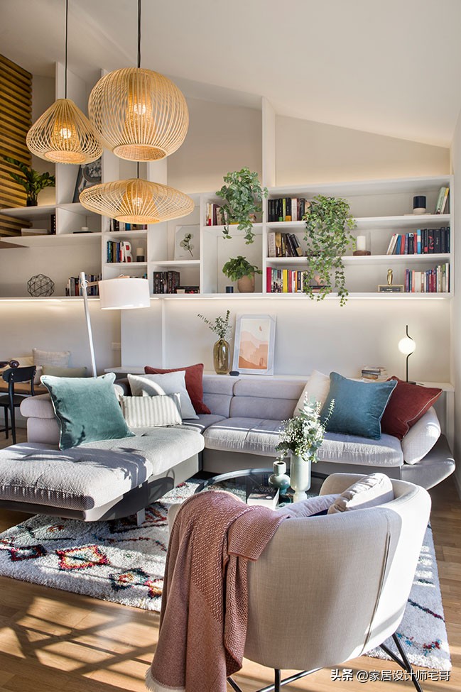 Ly hôn ở tuổi 40, người phụ nữ mua gác mái 48m² giá rẻ rồi biến thành căn hộ 2 tầng: Không rộng nhưng sống cực “đã”- Ảnh 3.