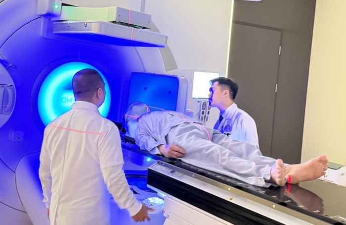 Một người bệnh được BHYT chi trả 6,7 tỉ đồng - Ảnh 2.