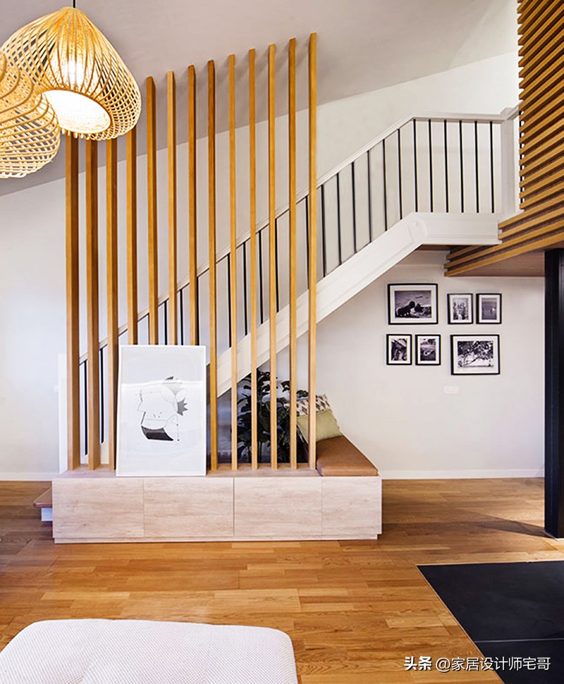 Ly hôn ở tuổi 40, người phụ nữ mua gác mái 48m² giá rẻ rồi biến thành căn hộ 2 tầng: Không rộng nhưng sống cực “đã”- Ảnh 1.