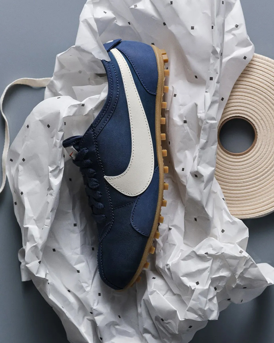 Nike - Puma - Onitsuka Tiger và 3 đôi giày siêu mới siêu hot: Đường đua sneakers tháng 4 nhộn nhịp quá- Ảnh 3.