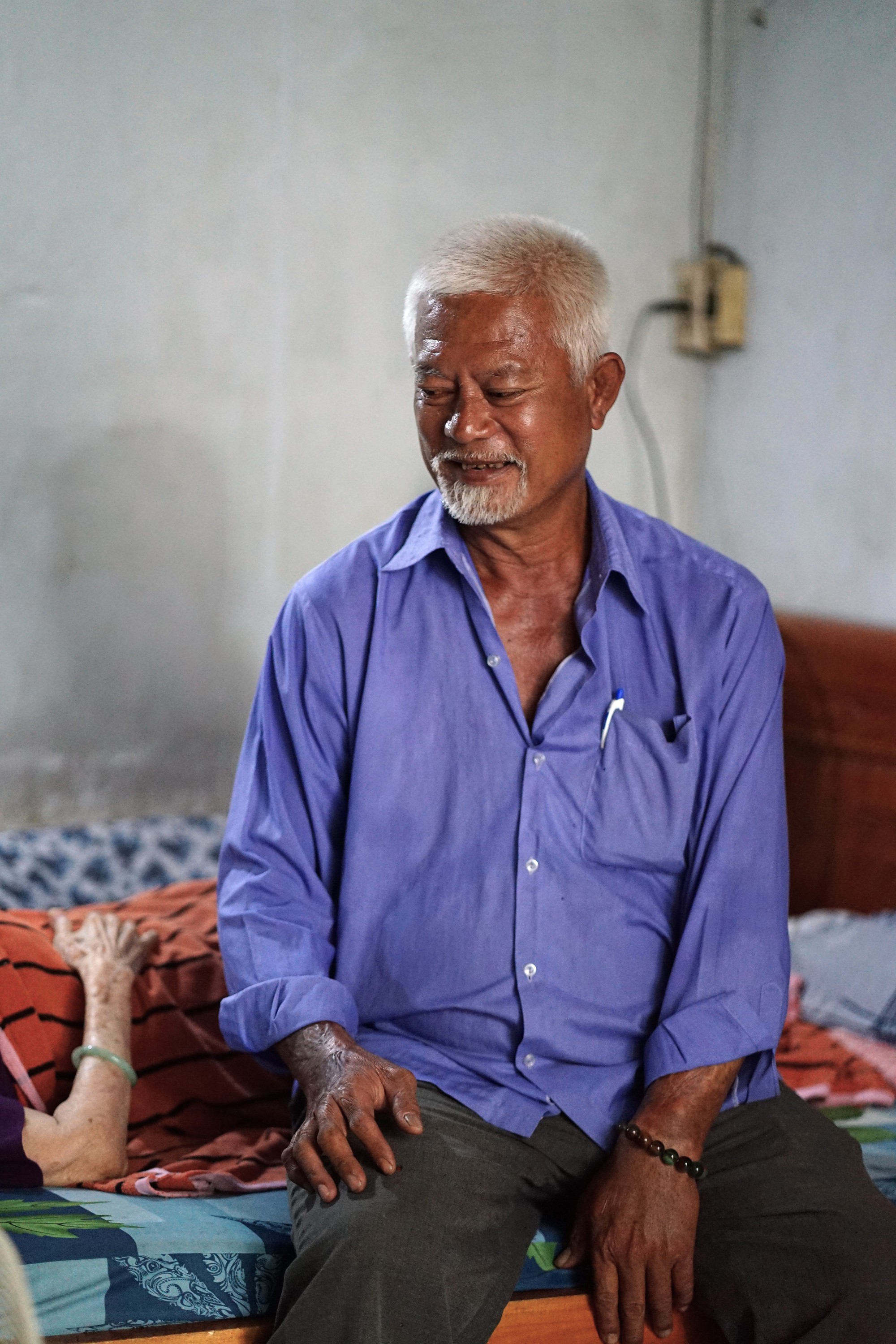 Một ngày theo chân người đàn ông bán vé số vẫn đi phát cơm cho bệnh nhân nghèo: “Thấy mình, cô bác mừng lắm…”- Ảnh 7. Một ngày theo chân người đàn ông bán vé số vẫn đi phát cơm cho bệnh nhân nghèo: “Thấy mình, cô bác mừng lắm…”- Ảnh 7.