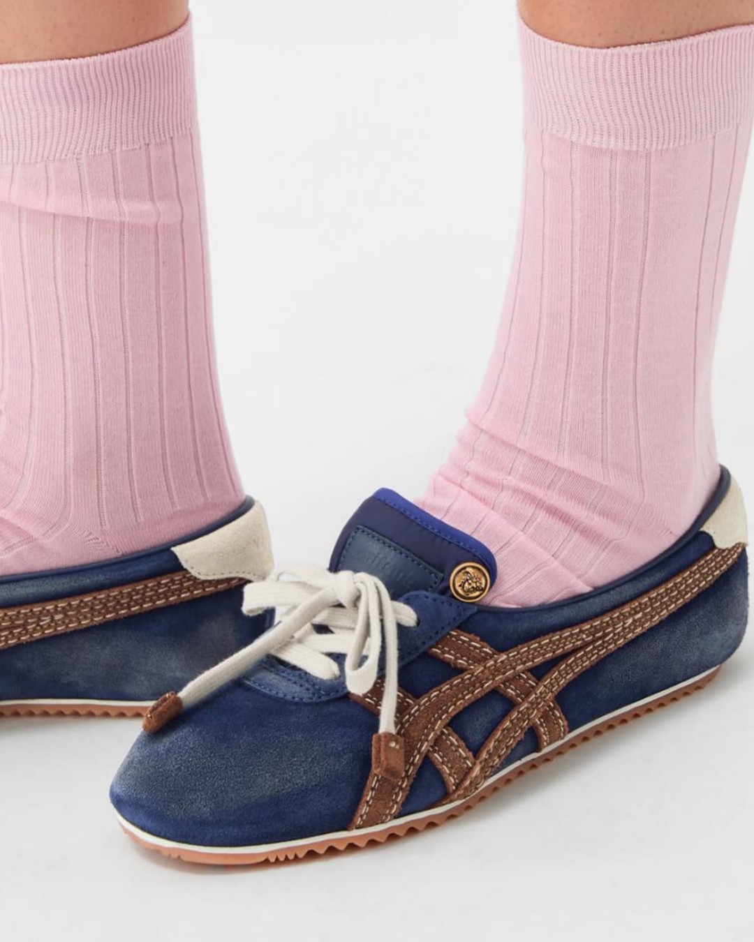 Nike - Puma - Onitsuka Tiger và 3 đôi giày siêu mới siêu hot: Đường đua sneakers tháng 4 nhộn nhịp quá- Ảnh 5.