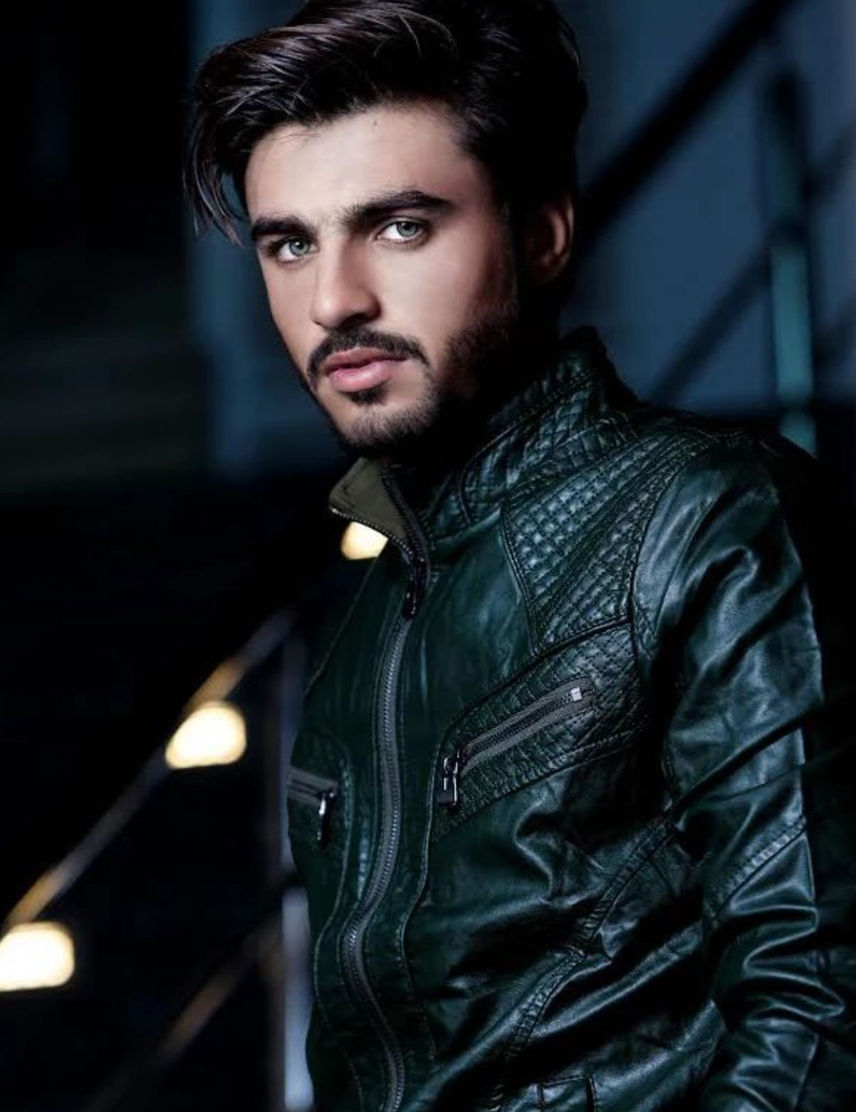 "Anh bán trà đẹp trai nhất thế giới" bây giờ ra sao? - Ảnh 4.