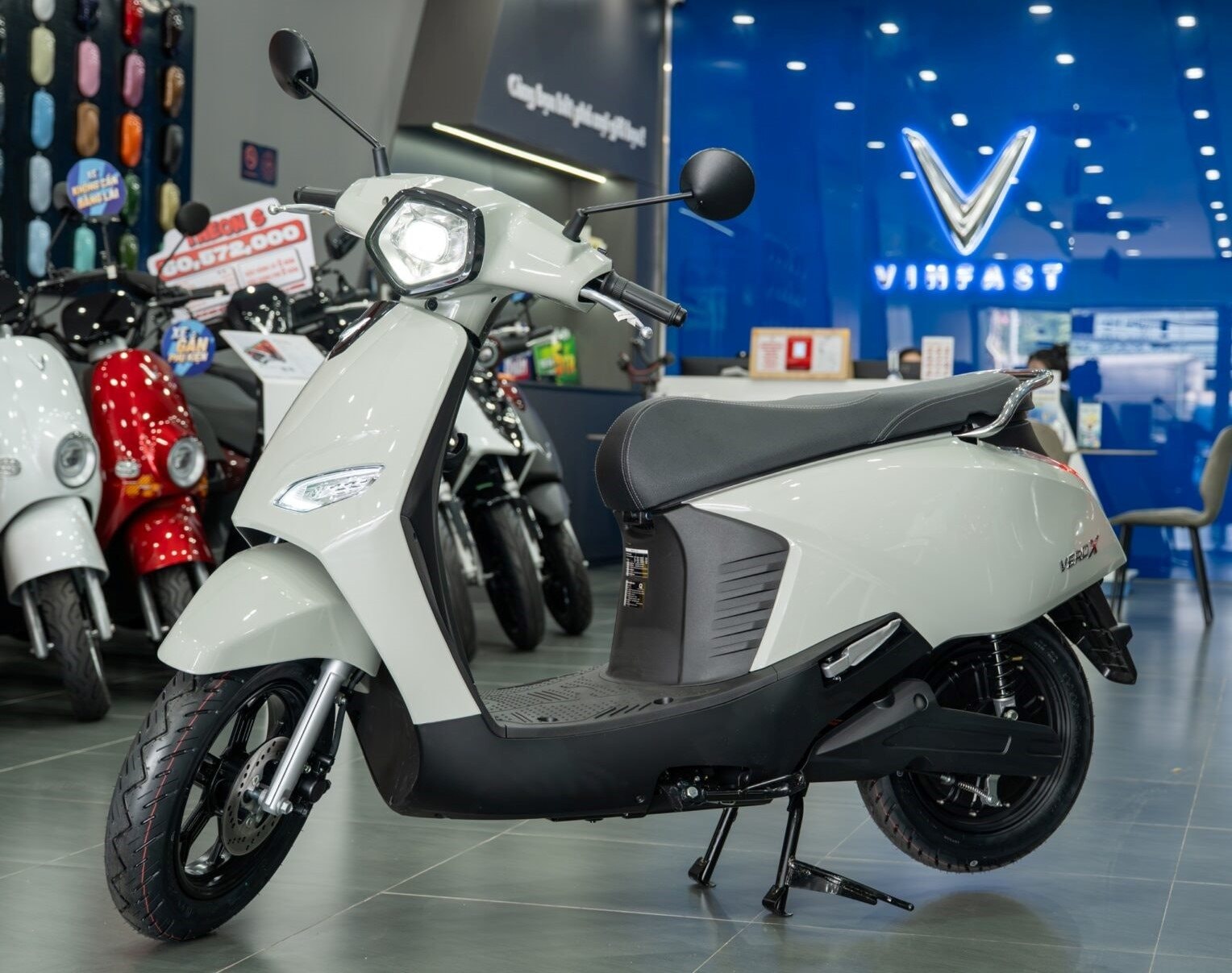 Ngang giá với Honda Vision, đây là 5 xe máy điện đáng mua nhất - có mẫu đi được hơn 260km khi đầy pin - Ảnh 4.