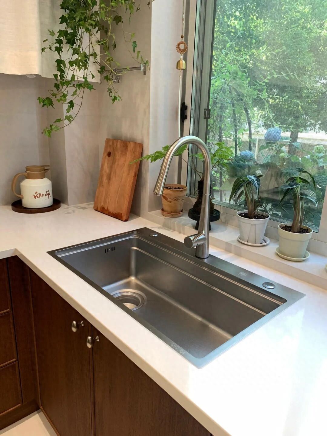 Tôi từng nghĩ bồn rửa đơn cỡ lớn là lựa chọn thông minh - sau 6 tháng sử dụng mới thấy mình chạy theo xu hướng quá vội- Ảnh 1.