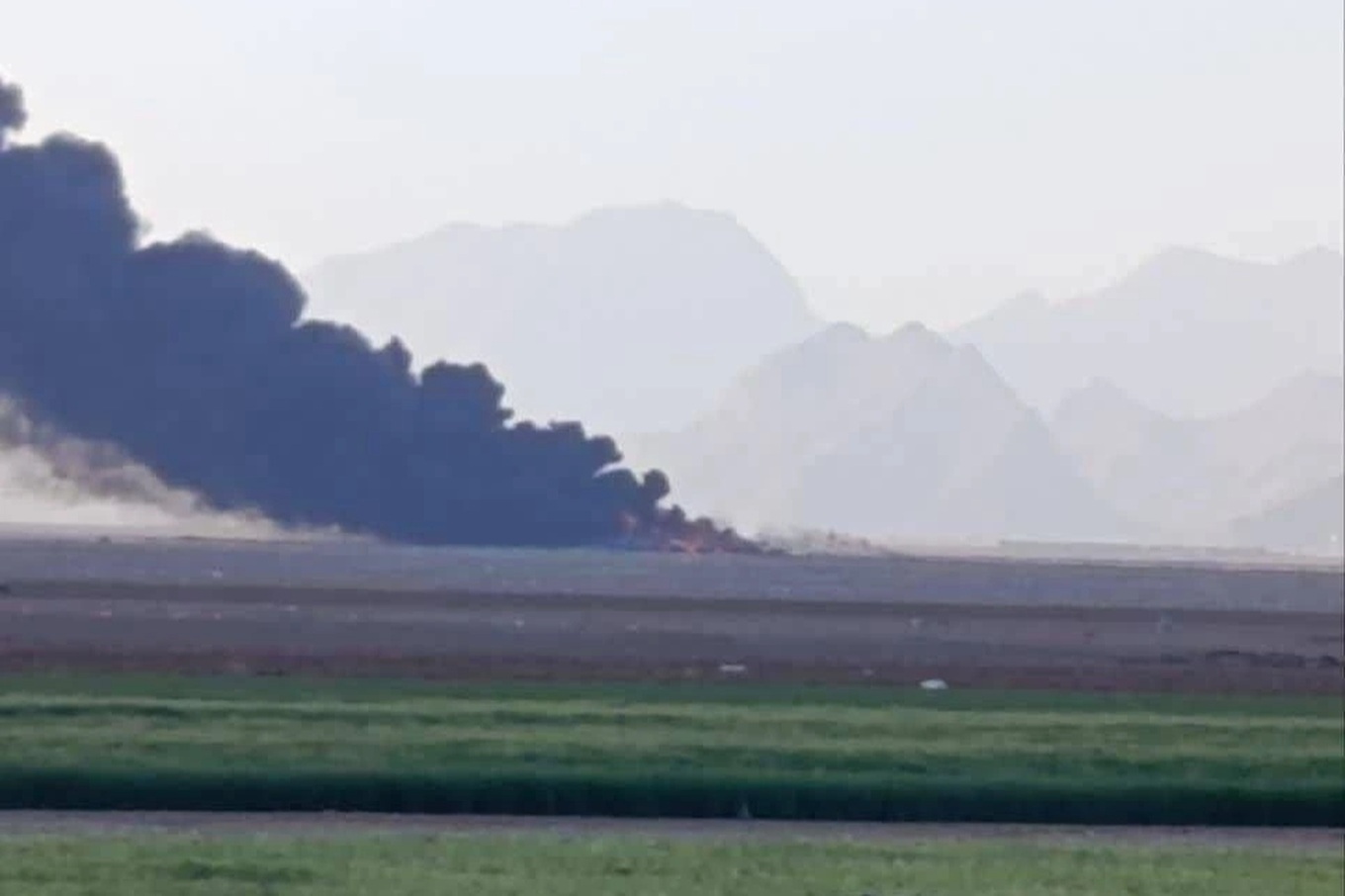 NYT: Mỹ tự cho nổ máy bay để cứu phi công! 36 giờ nghẹt thở và hành động táo bạo phút chót giữa "bão đạn"- Ảnh 1.