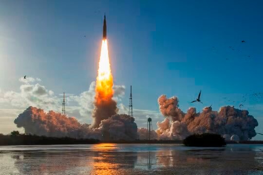 Cụ ông Nhật Bản muốn xây nhà máy chip trên Mặt Trăng, được chính phủ tài trợ 600 triệu USD- Ảnh 2.