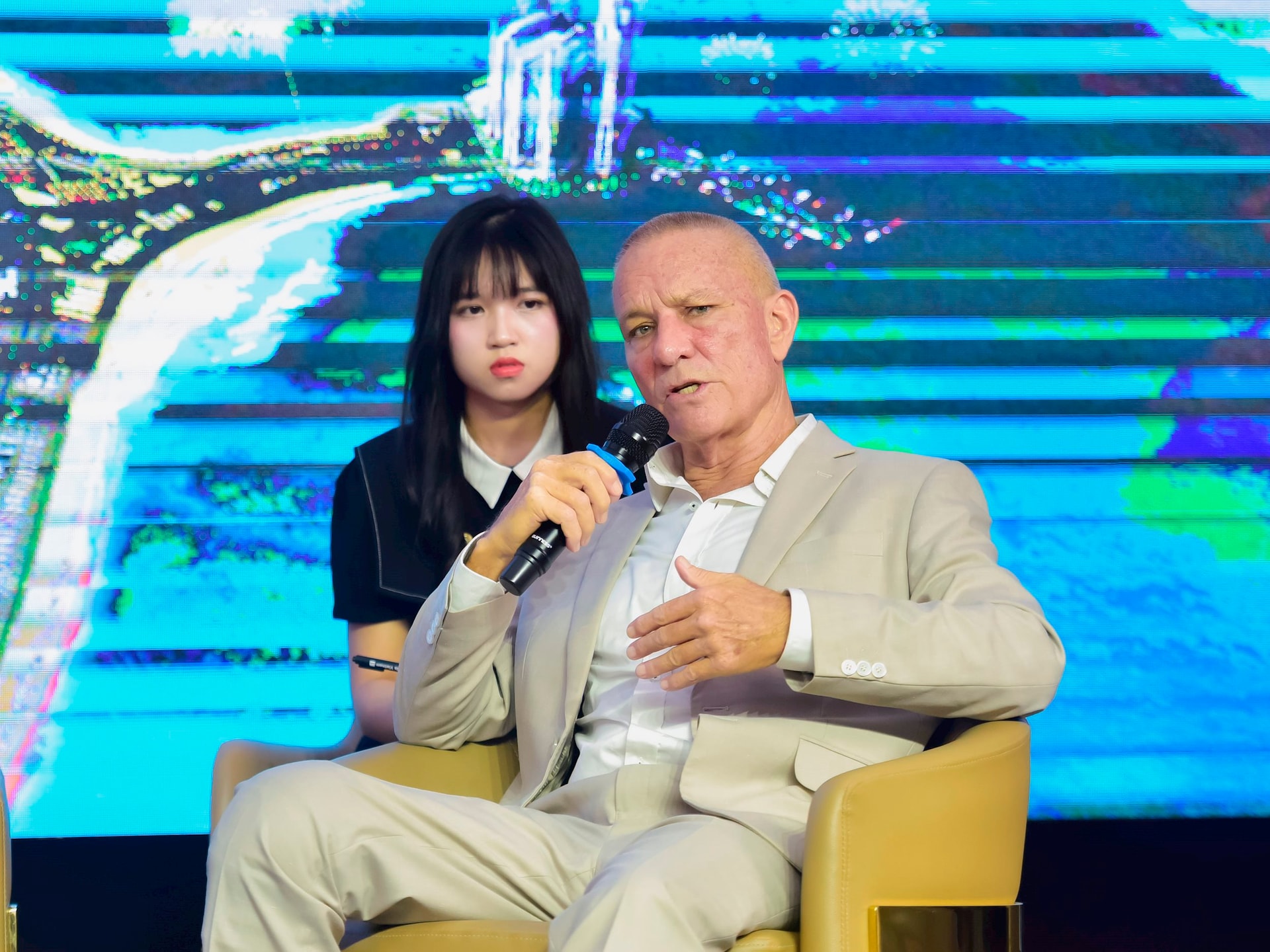 Việt Nam chuyển mình thành “điểm đến đầu tư toàn diện”, bất động sản hưởng lợi lớn- Ảnh 4.