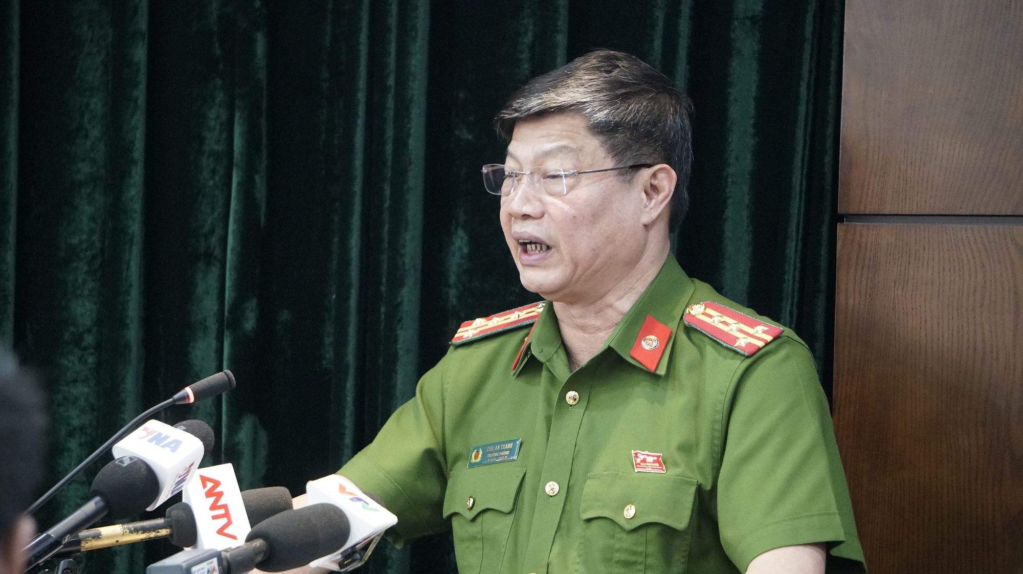 Công an Hà Nội thông tin vụ án mua bán 300 tấn thịt lợn nghi nhiễm bệnh ra thị trường- Ảnh 1. Công an Hà Nội thông tin vụ án mua bán 300 tấn thịt lợn nghi nhiễm bệnh ra thị trường- Ảnh 1.