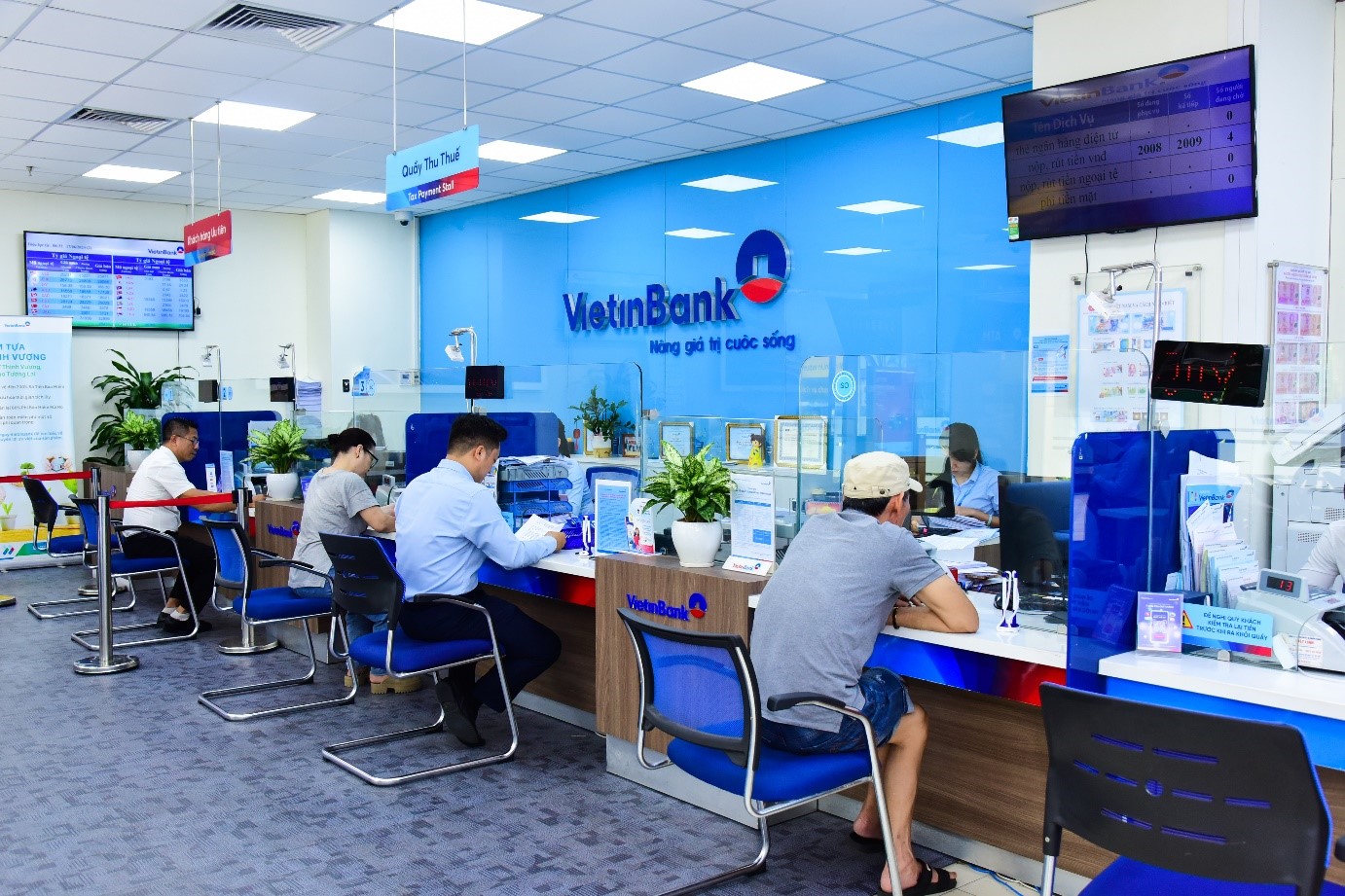 Lãi suất ngân hàng VietinBank mới nhất tháng 4/2026: Sau đợt tăng mạnh, mức cao nhất là bao nhiêu? - Ảnh 1.