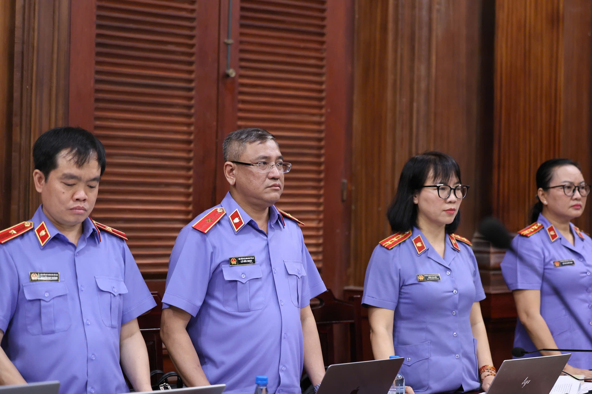 Bắt đầu xét xử 22 bị cáo "phù phép" khu đất 39-39B Bến Vân Đồn- Ảnh 3. Bắt đầu xét xử 22 bị cáo "phù phép" khu đất 39-39B Bến Vân Đồn- Ảnh 3.