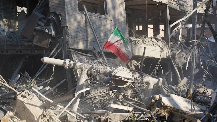 Iran phản đòn tối hậu thư của Tổng thống Donald Trump - Ảnh 2. Iran phản đòn tối hậu thư của Tổng thống Donald Trump - Ảnh 2.