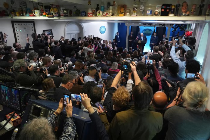 Ông Donald Trump thông báo "tạm ngưng ném bom", Iran tuyên bố "chiến thắng"- Ảnh 1. Ông Donald Trump thông báo "tạm ngưng ném bom", Iran tuyên bố "chiến thắng"- Ảnh 1.