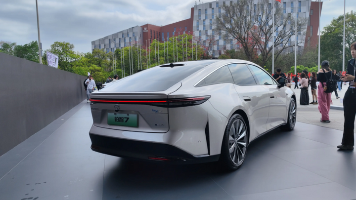 Ô tô điện dùng hệ sinh thái Huawei và Xiaomi 'chốt' hơn 3.000 đơn sau một giờ- Ảnh 3.