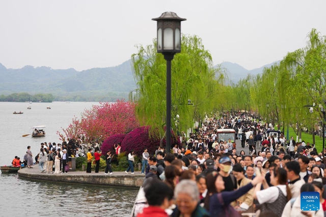Cảnh tượng trên đường phố Trung Quốc khiến nhiều người bất ngờ, nhận xét: "Đến mức như vậy sao?"- Ảnh 3.
