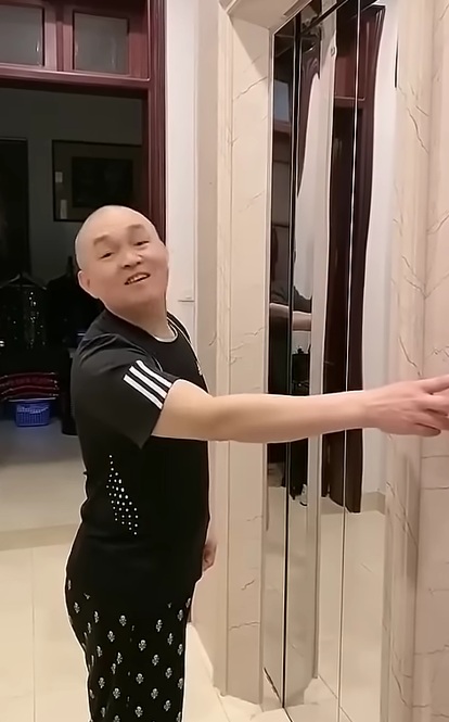 Vua hài miền Bắc phải di chuyển bằng thang máy trong biệt thự Hà Nội- Ảnh 2.