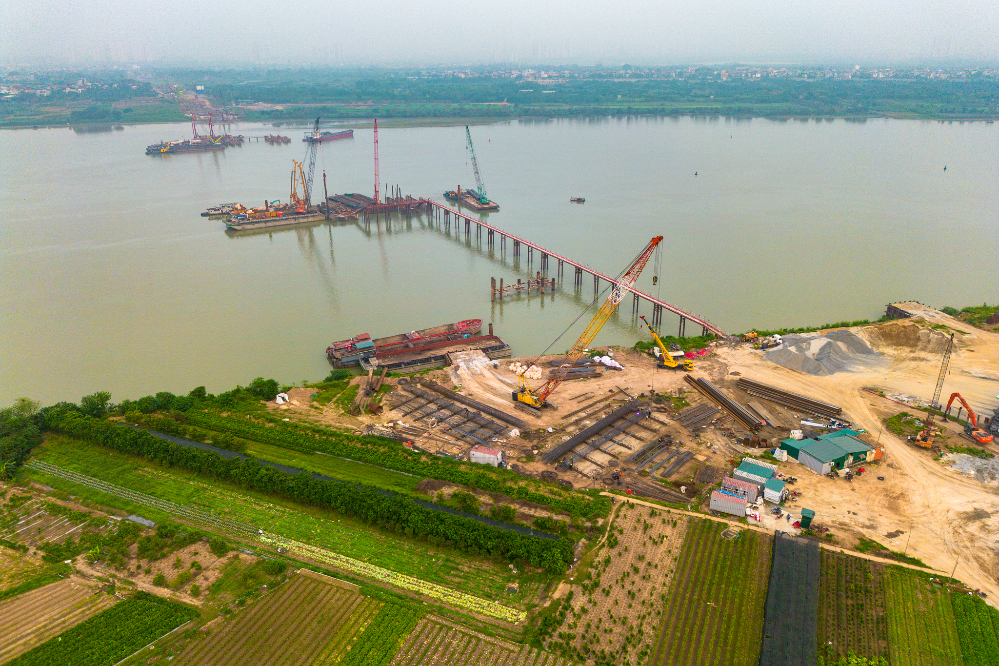 Đại công trường xây sân vận động lớn thứ hai Việt Nam: Lột xác sau 2 tháng, khán đài 60.000 chỗ dần lộ diện - Ảnh 11.