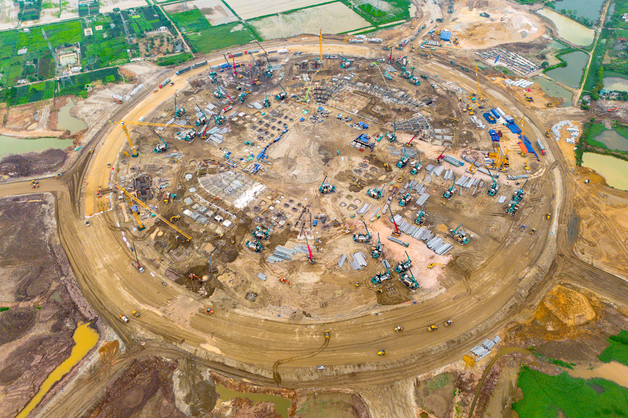 Toàn cảnh mạng lưới giao thông hàng trăm nghìn tỷ kết nối đại đô thị lớn nhất cả nước: Đường rộng 90 m, cao tốc 12 làn xe, ga lớn nhất của tuyến đường sắt 67 tỷ USD - Ảnh 12.