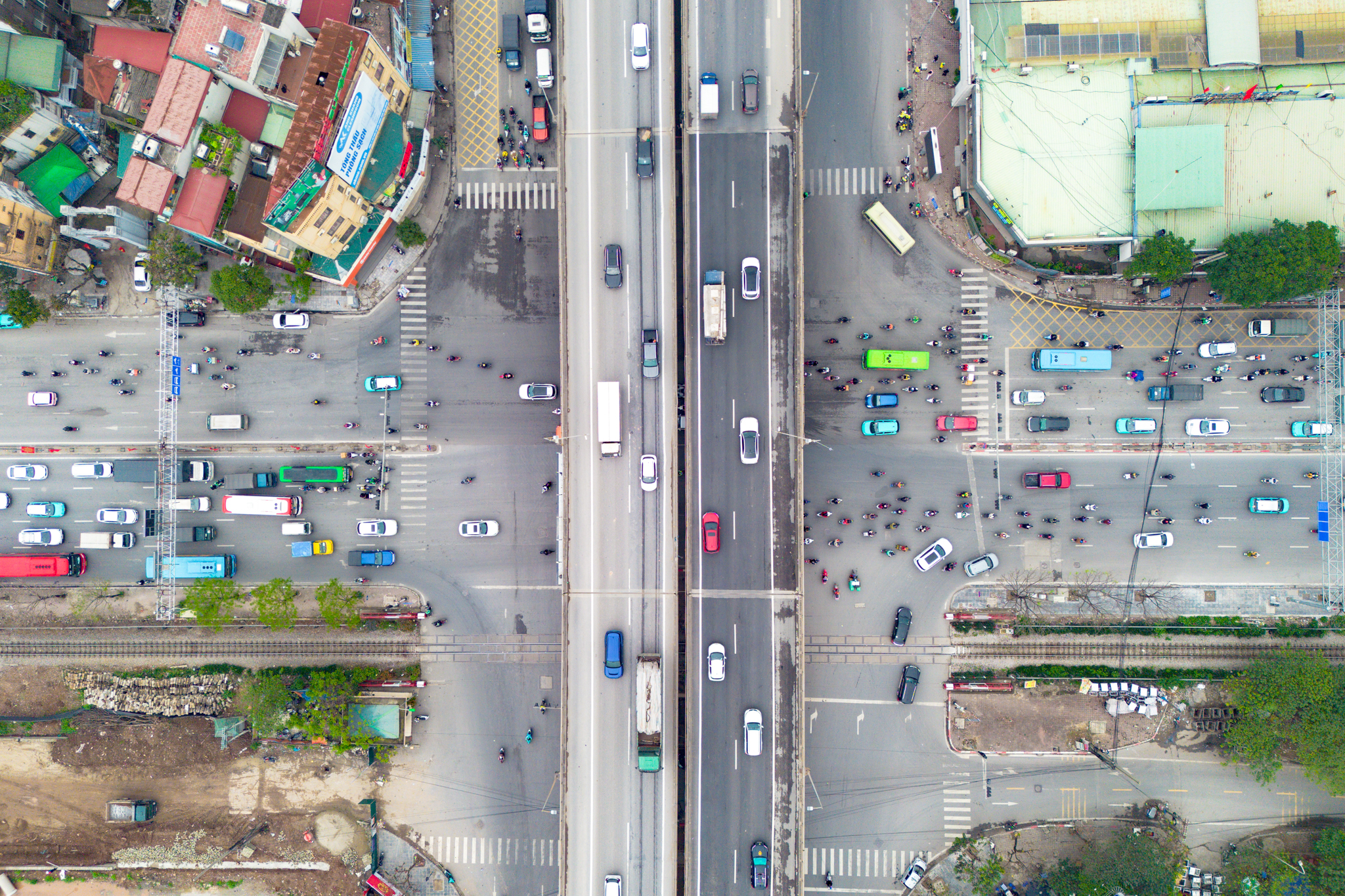 Toàn cảnh mạng lưới giao thông hàng trăm nghìn tỷ kết nối đại đô thị lớn nhất cả nước: Đường rộng 90 m, cao tốc 12 làn xe, ga lớn nhất của tuyến đường sắt 67 tỷ USD - Ảnh 4.