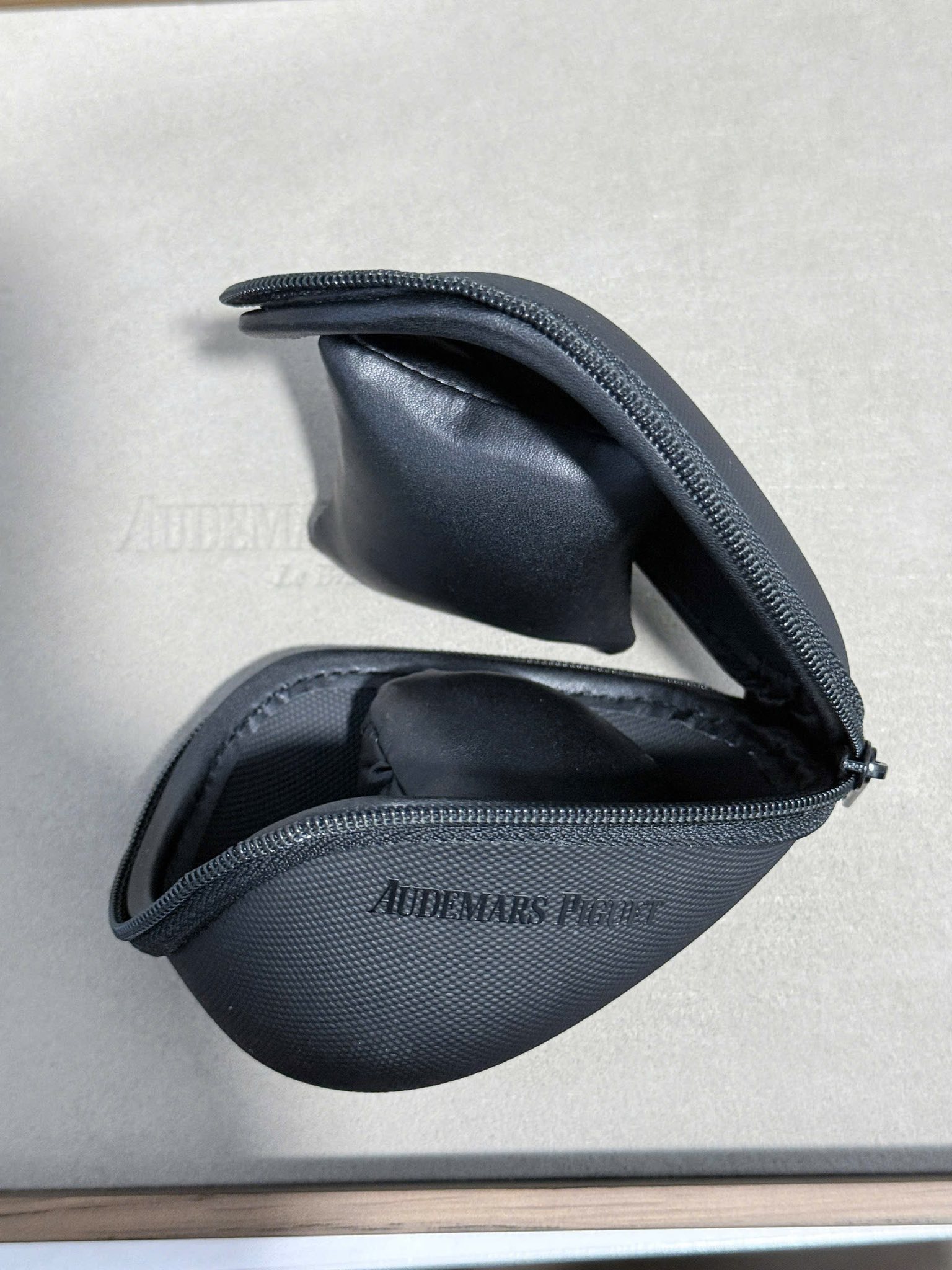 Duy Mạnh bị mất đồng hồ hiệu trị giá hơn 1 tỷ đồng- Ảnh 4.