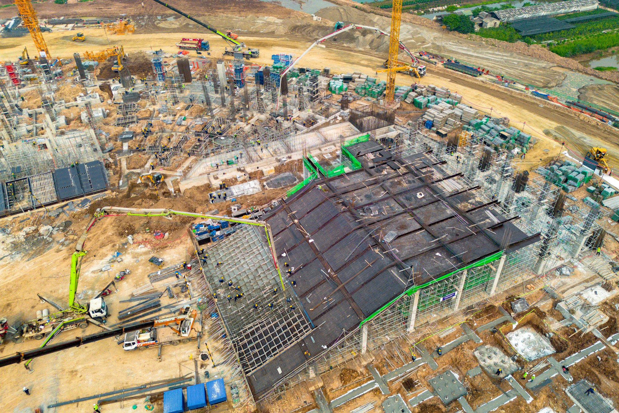 Đại công trường xây sân vận động lớn thứ hai Việt Nam: Lột xác sau 2 tháng, khán đài 60.000 chỗ dần lộ diện - Ảnh 9.