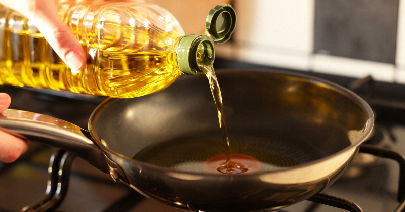 Bác sĩ cảnh báo 5 thói quen trong bếp dễ dẫn đến ngộ độc thực phẩm, nhiều người Việt mắc phải tất cả, đặc biệt là cái số 1 - Ảnh 2.