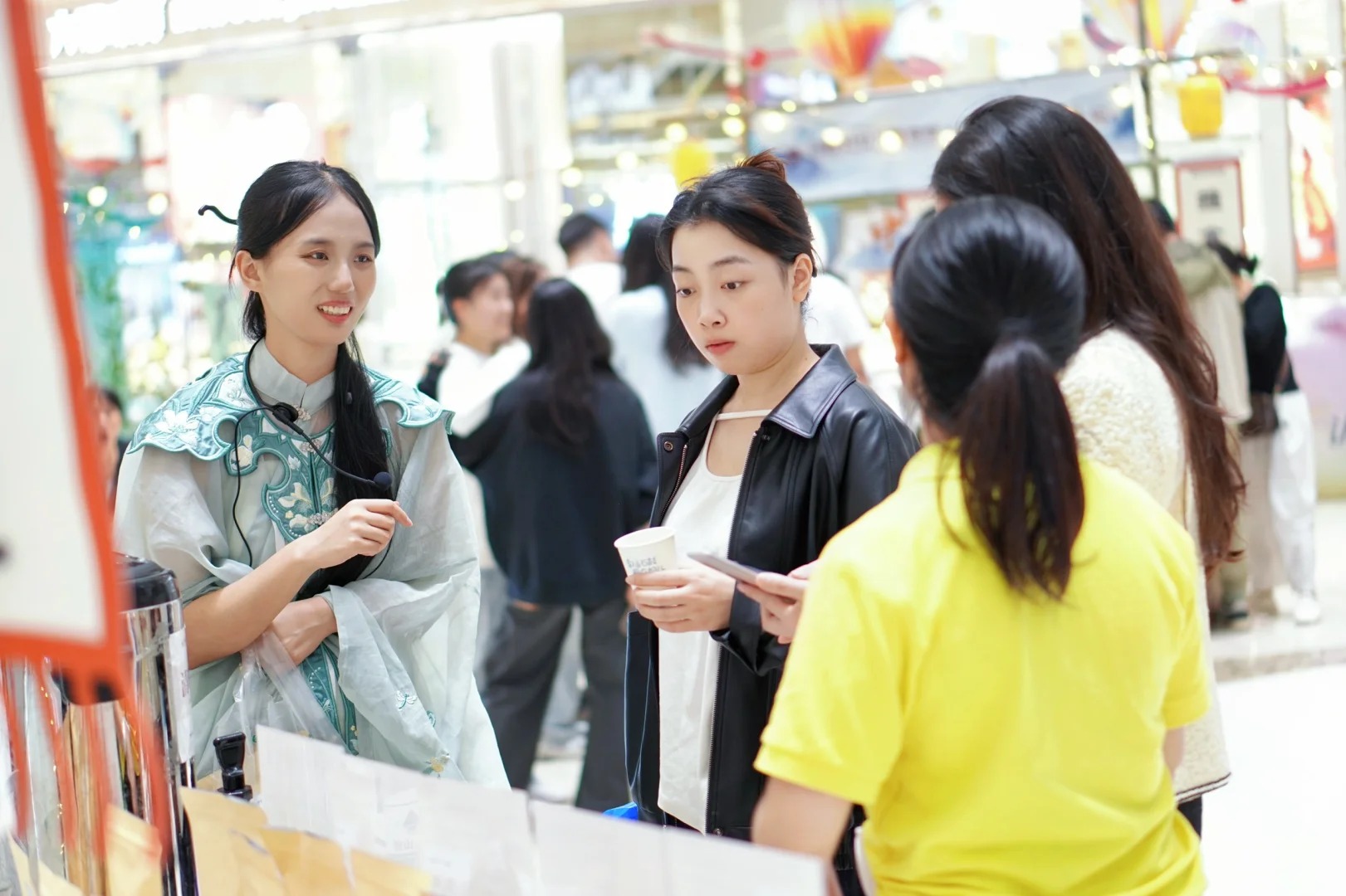 Sự thật phũ phàng: Dân công sở Trung Quốc hiện đại thà "nghiện" sự đắng ngắt còn hơn "rước" ngọt ngào vào thân- Ảnh 10. Sự thật phũ phàng: Dân công sở Trung Quốc hiện đại thà "nghiện" sự đắng ngắt còn hơn "rước" ngọt ngào vào thân- Ảnh 10.