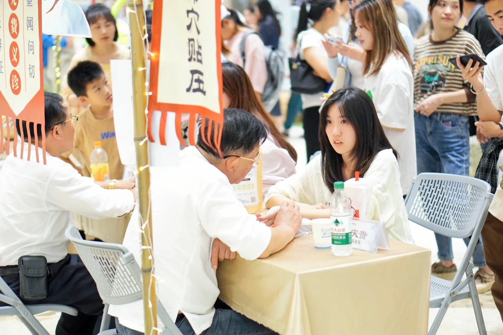 Sự thật phũ phàng: Dân công sở Trung Quốc hiện đại thà "nghiện" sự đắng ngắt còn hơn "rước" ngọt ngào vào thân- Ảnh 9. Sự thật phũ phàng: Dân công sở Trung Quốc hiện đại thà "nghiện" sự đắng ngắt còn hơn "rước" ngọt ngào vào thân- Ảnh 9.