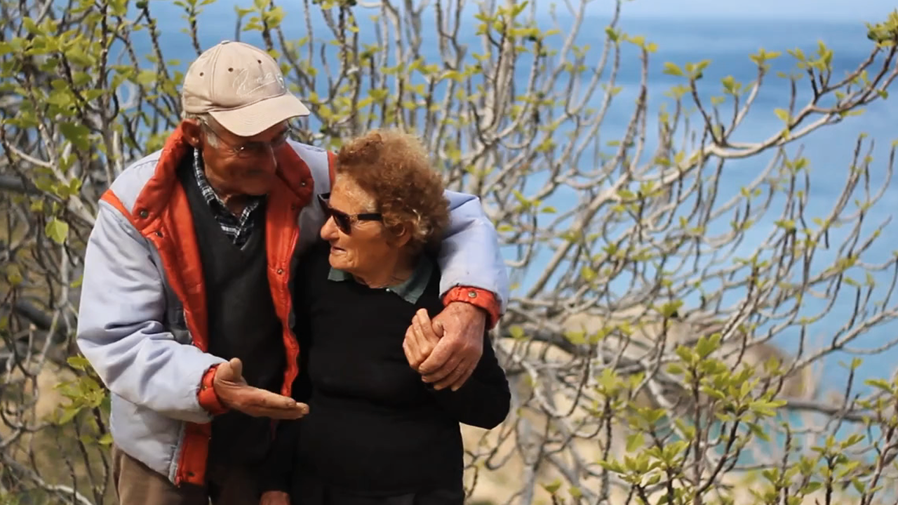 Hòn đảo nơi “Thần chết” dường như lãng quên, người 100 tuổi vẫn lao động: Bí mật ở những phương pháp này - Ảnh 3.