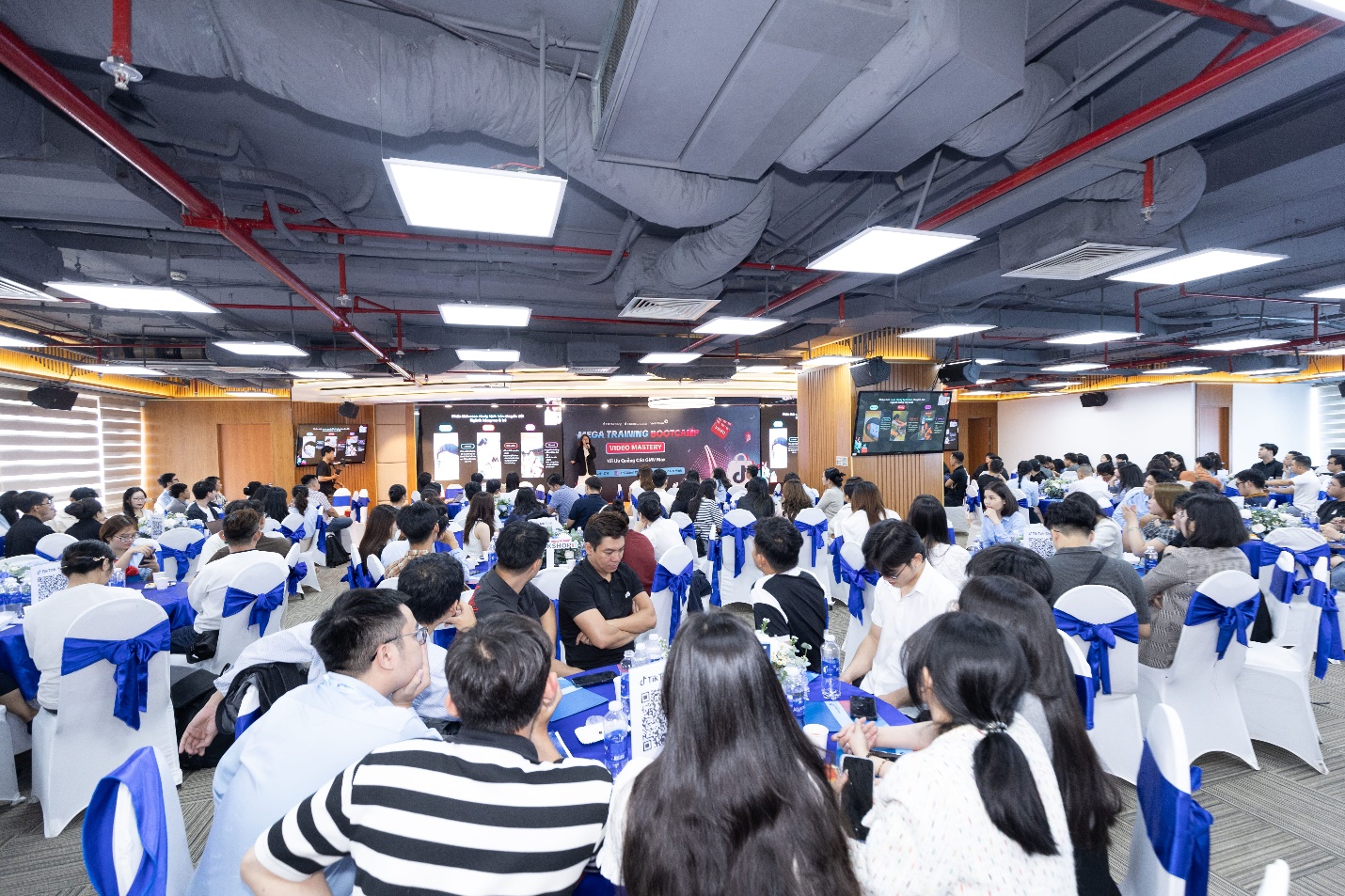 VietinBank & TikTok Shop: Mega Training Bootcamp – Hành trình từ TP.HCM đến Hà Nội - Ảnh 1. VietinBank & TikTok Shop: Mega Training Bootcamp – Hành trình từ TP.HCM đến Hà Nội - Ảnh 1.
