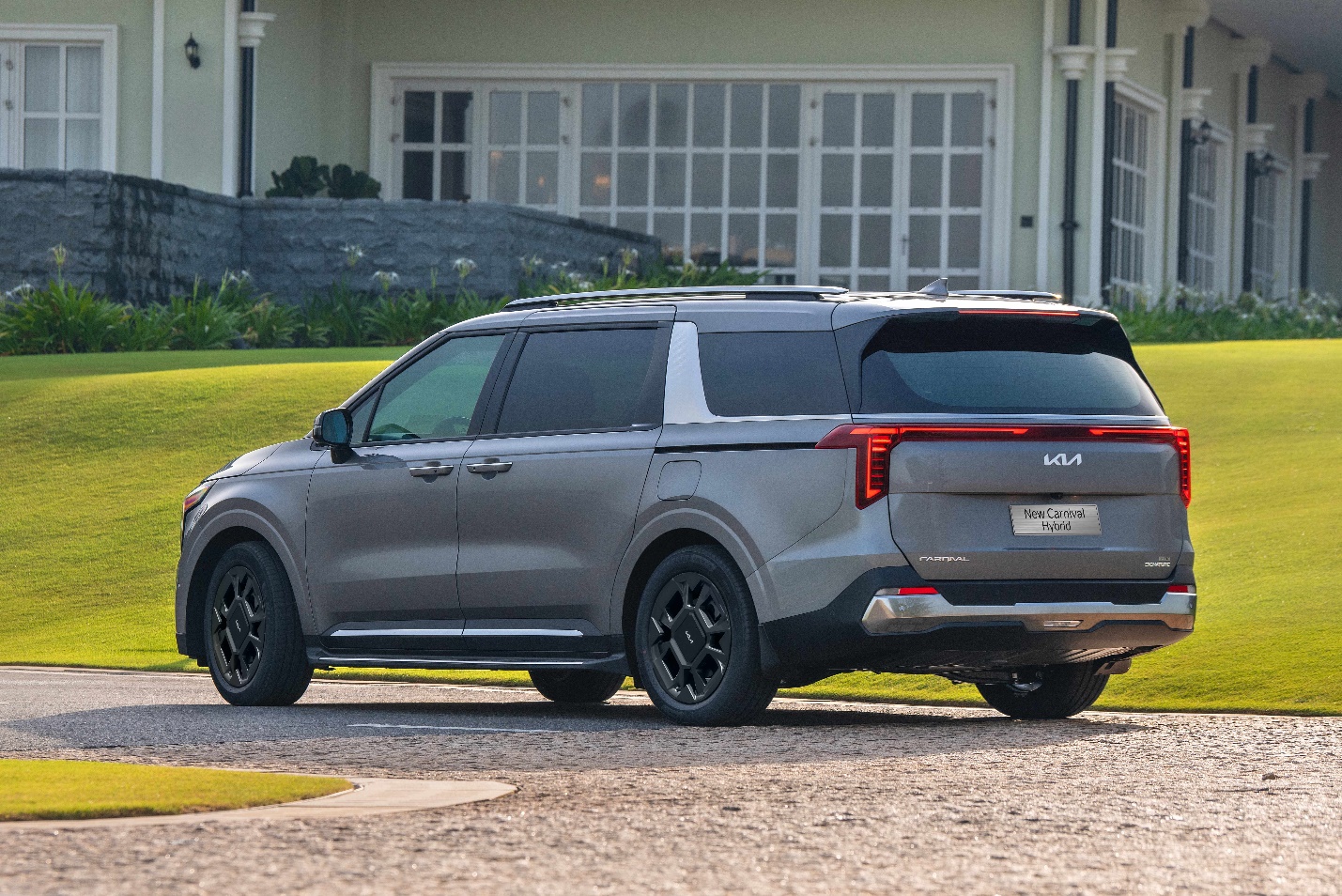 Hơn 500 khách hàng đã chọn mua SUV cao cấp Kia New Carnival Hybrid đầu năm 2026 - Ảnh 3.