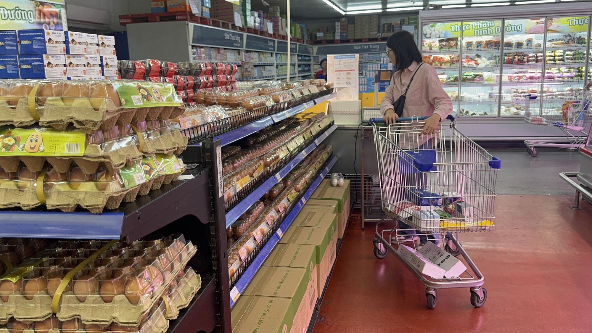 Giá rau củ và trứng tăng cao tại chợ lẻ và siêu thị năm 2026 - Ảnh 5. Giá rau củ và trứng tăng cao tại chợ lẻ và siêu thị năm 2026 - Ảnh 5.