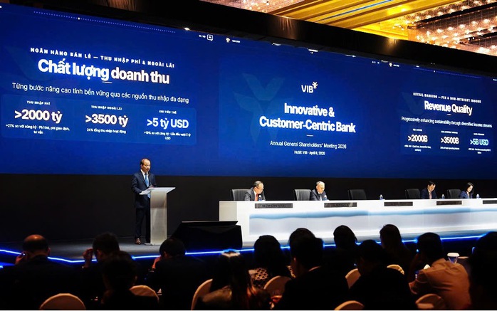 Chứng khoán bùng nổ, ngân hàng đầu tiên chốt chia cổ tức bằng tiền mặt năm 2026- Ảnh 1.