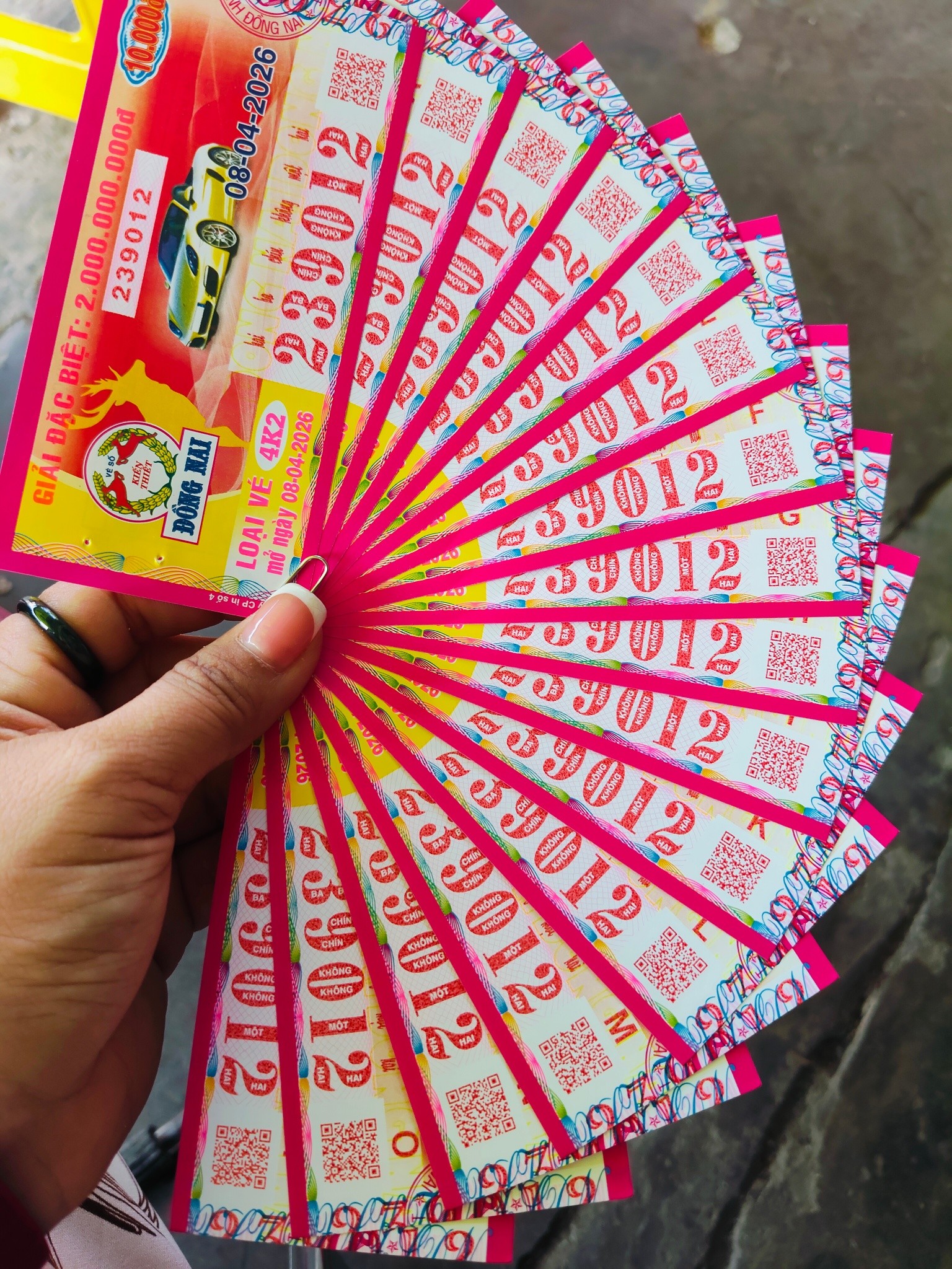 Chiều 8-4, đại lý tìm nhiều vé trúng độc đắc xổ số miền Nam đang “đi lạc” - Ảnh 7.