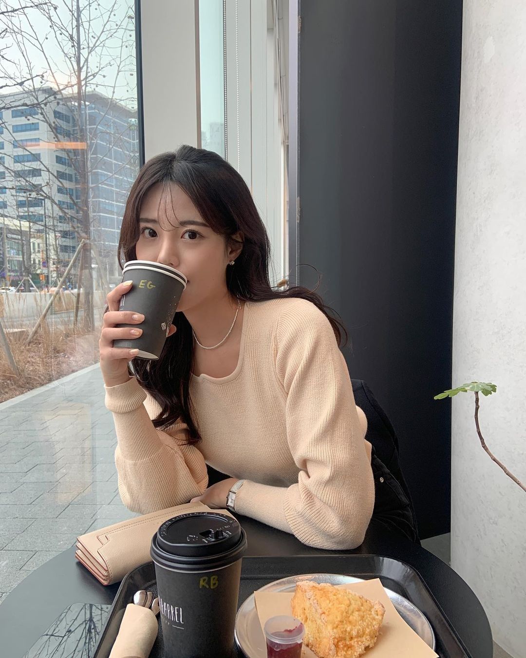 Có tiền thì mua vàng ngay hay chờ thêm? Hai lựa chọn quen thuộc nhưng ít ai hiểu rõ rủi ro- Ảnh 3.