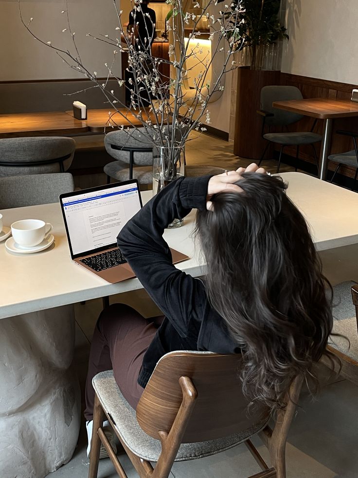 Có tiền thì mua vàng ngay hay chờ thêm? Hai lựa chọn quen thuộc nhưng ít ai hiểu rõ rủi ro- Ảnh 2.