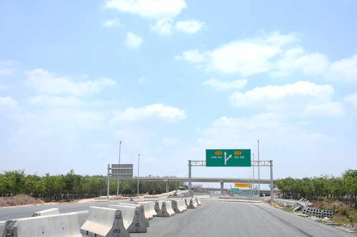 Cắt hợp đồng nhà thầu chậm tiến độ tại cao tốc biên hòa - Vũng Tàu 2026 - Ảnh 3.