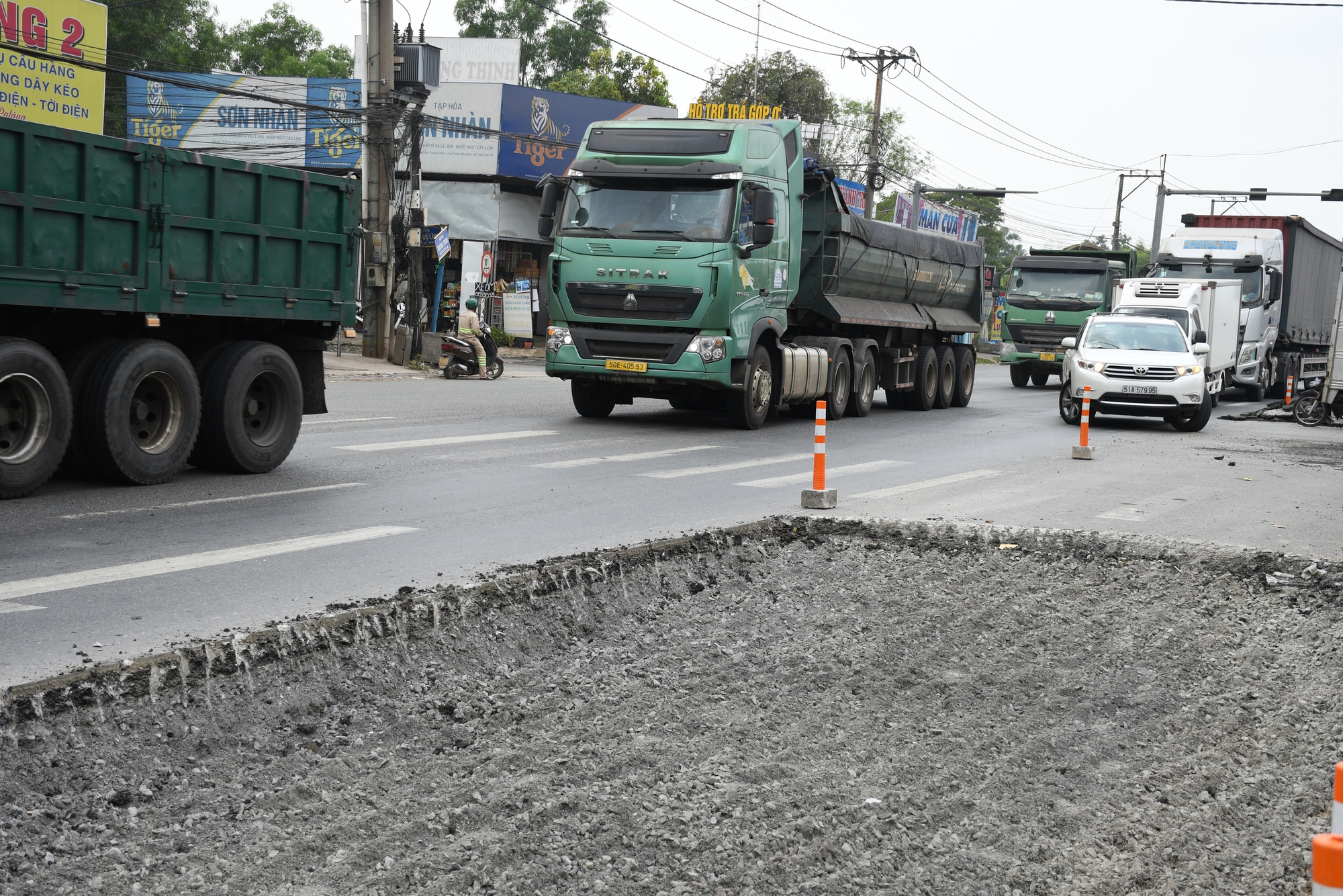 CLIP: Sửa chữa Quốc lộ 51 xuống cấp nghiêm trọng qua Đồng Nai - Ảnh 13.