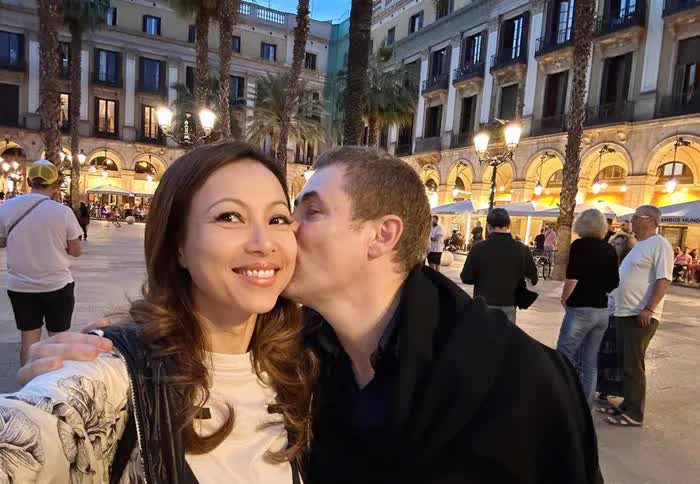 "Hoa hậu giàu bậc nhất Việt Nam" sau khi rời showbiz, bán hết tài sản ở Việt Nam, cuộc sống viên mãn tuổi ngoài 50 - Ảnh 6.