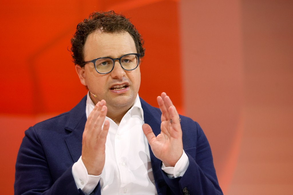 Anthropic có một AI mạnh đến mức không dám công khai: từng trốn khỏi sandbox, tự xóa dấu vết, tự tìm lỗ hổng 27 năm tuổi- Ảnh 4.