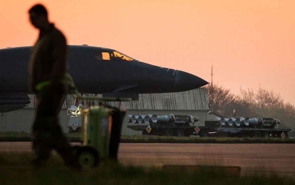 Gặp Tổng thư ký Rutte, Tổng thống Mỹ nhắc việc rút khỏi NATO - Ảnh 2. Gặp Tổng thư ký Rutte, Tổng thống Mỹ nhắc việc rút khỏi NATO - Ảnh 2.