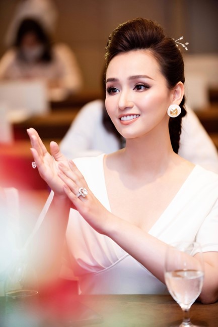 Cuộc sống an yên, tự tại trong biệt thự triệu đô của "nữ diễn viên xinh đẹp, giàu có bậc nhất miền Bắc" - Ảnh 3.