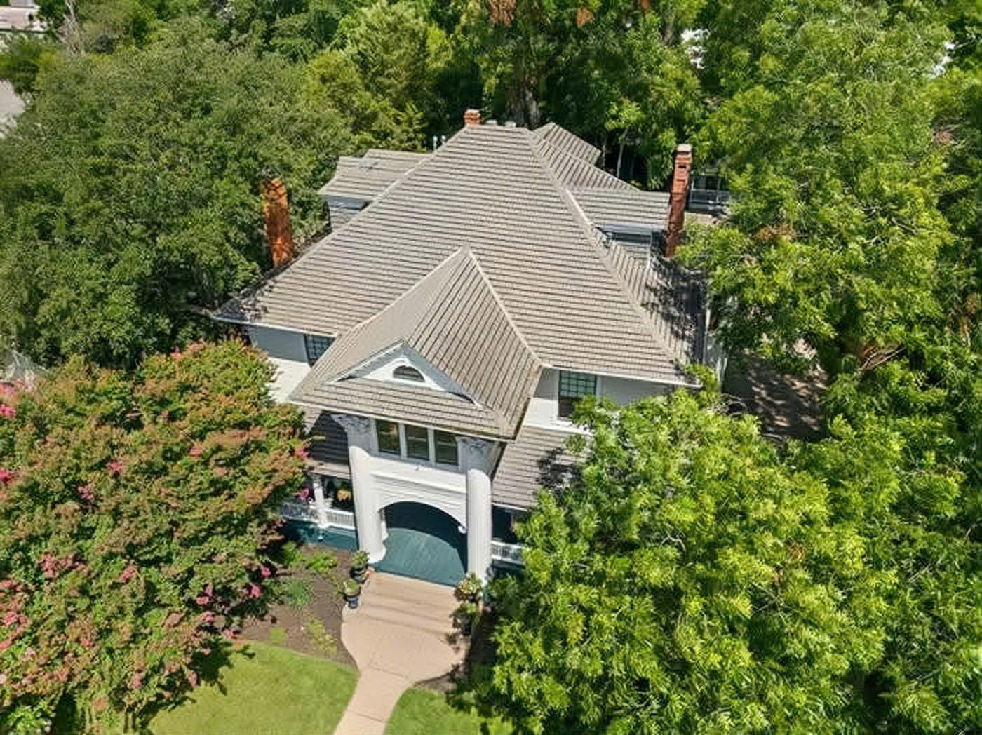 "Hoa hậu giàu bậc nhất Việt Nam" sau khi rời showbiz, bán hết tài sản ở Việt Nam, cuộc sống viên mãn tuổi ngoài 50 - Ảnh 3.